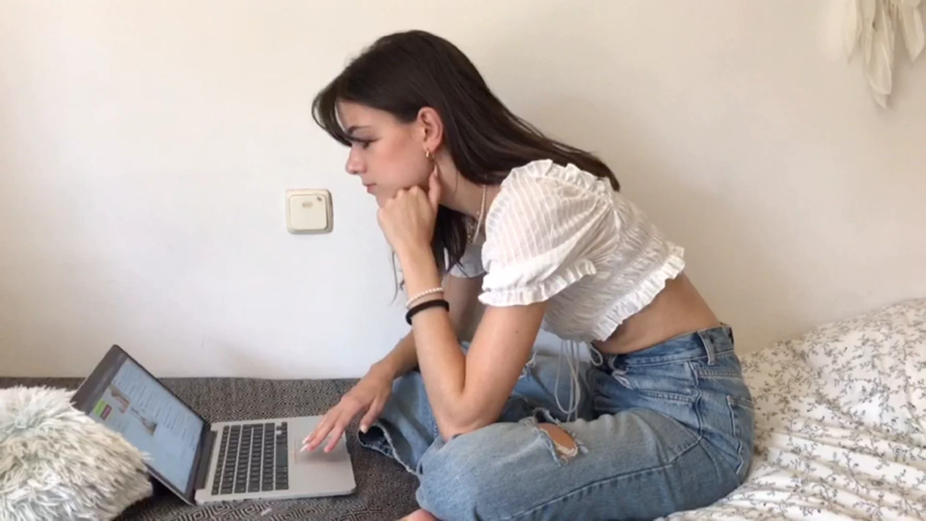 Una joven buscando piso de alquiler Una joven buscando piso de alquiler