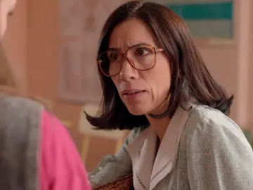 Un comienzo complicado para Manolita en su primer día de clase: “¿Estoy fuera de lugar?” Un comienzo complicado para Manolita en su primer día de clase: “¿Estoy fuera de lugar?”