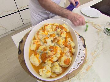 Coliflor con salsa de tomate y queso, la receta sencilla de Arguiñano