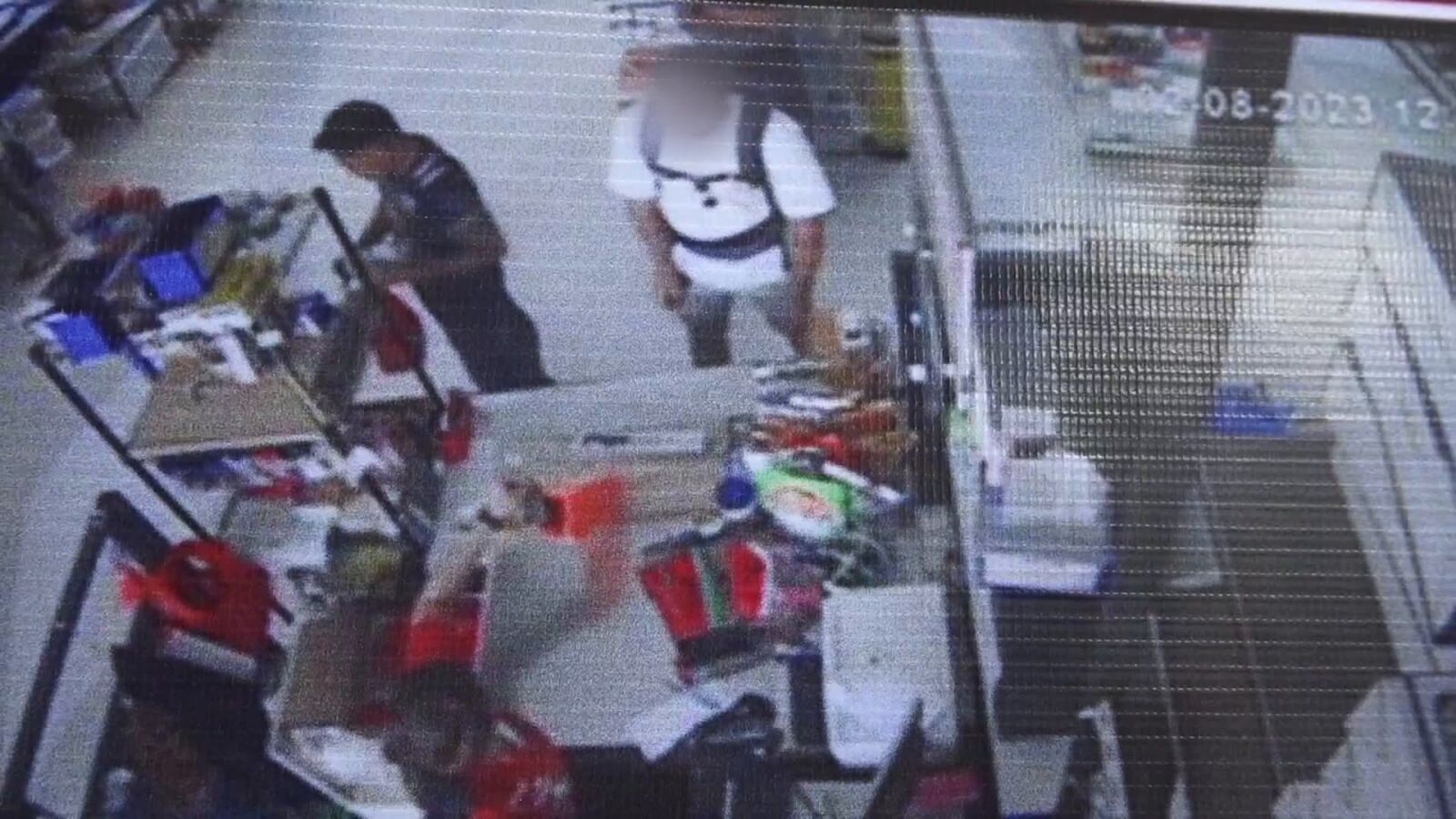 El informe policial sobre Daniel Sancho revela nuevas imágenes del cocinero comprando cuchillos
