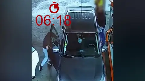 El vídeo del robo en una gasolinera a plena luz del día El vídeo del robo en una gasolinera a plena luz del día