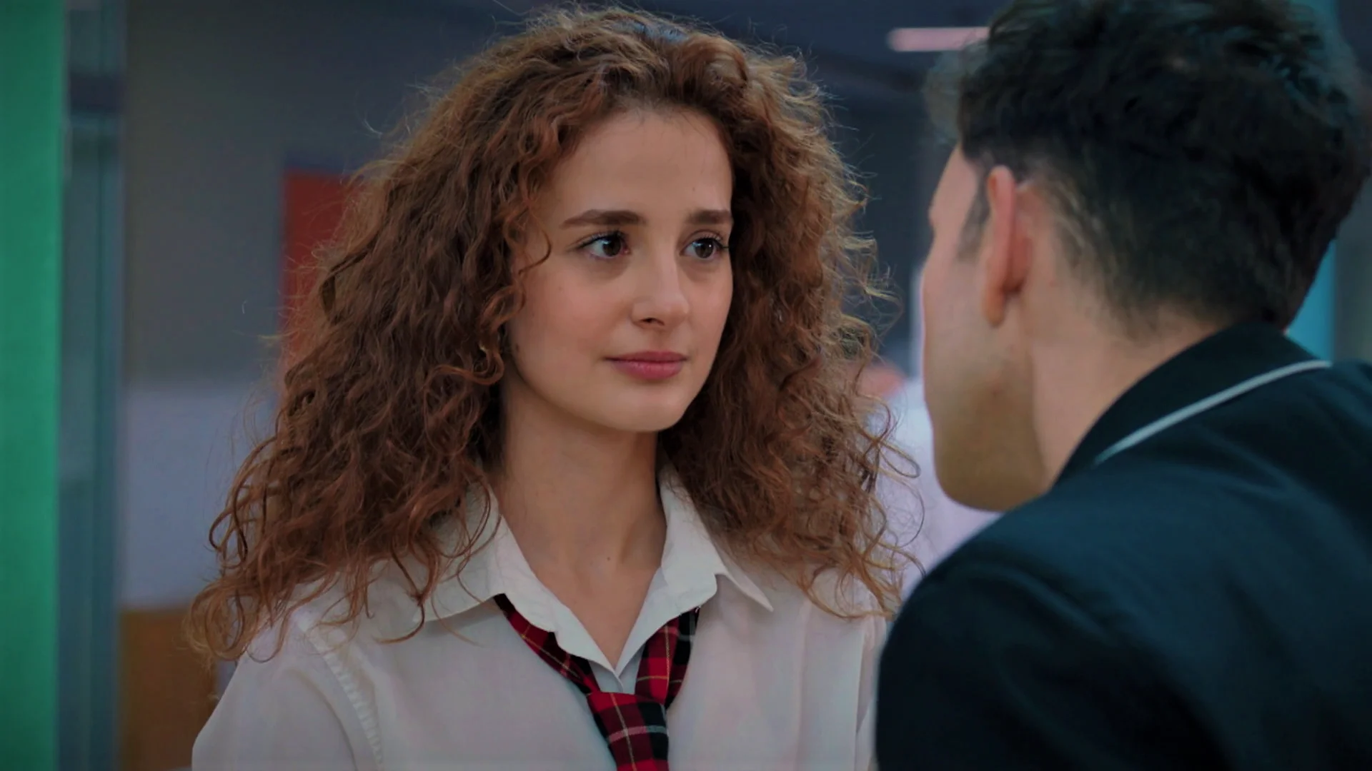 Leyla le confiesa a Tolga su amor por Ömer: "Si él está feliz, no importa si me quiere o no" 