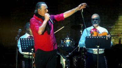 Bertín Osborne zanja el concierto de la discordia en La Rioja con un brindis 