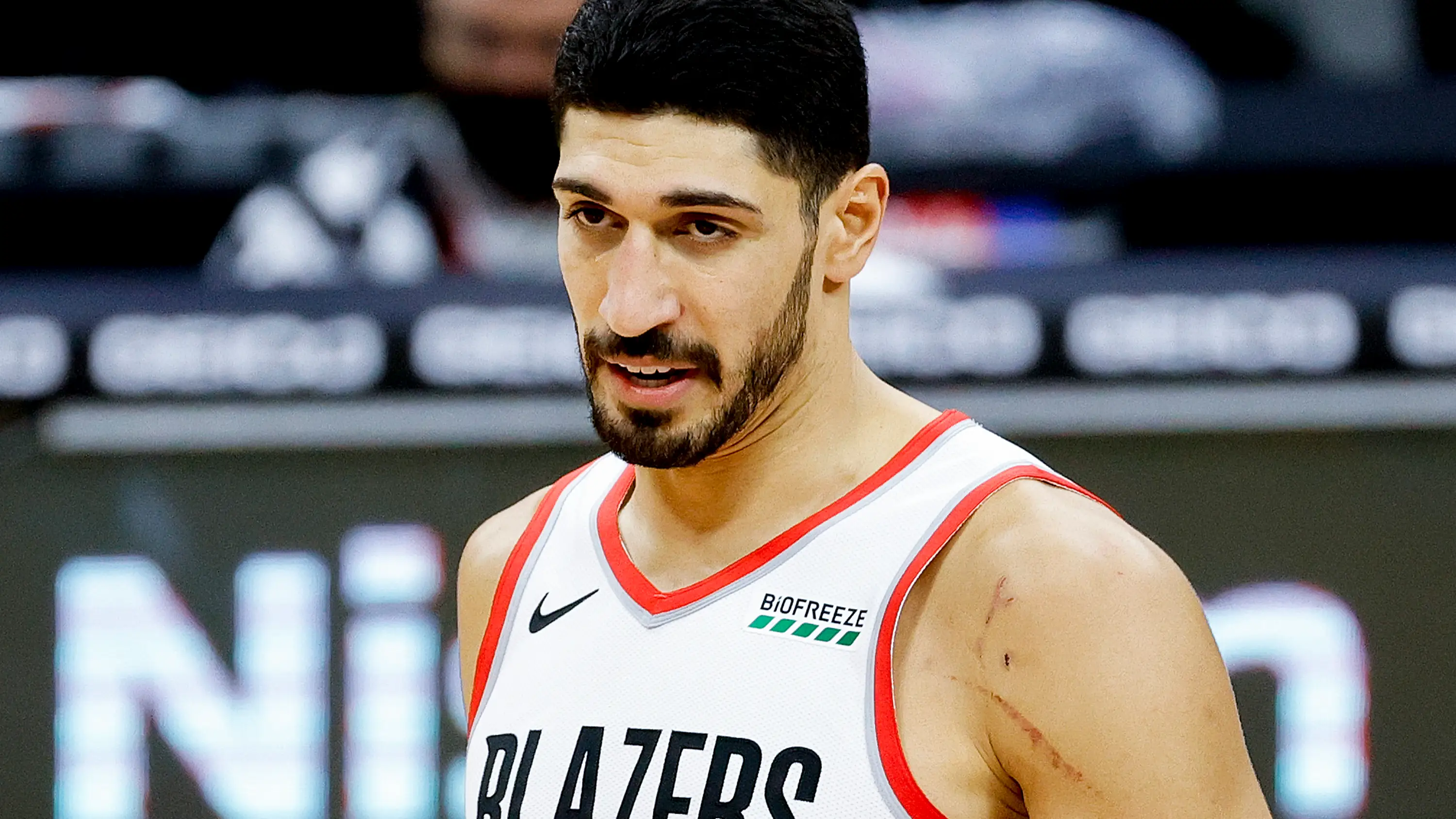 Enes Kanter en un partido oficial con los Portland Blazers