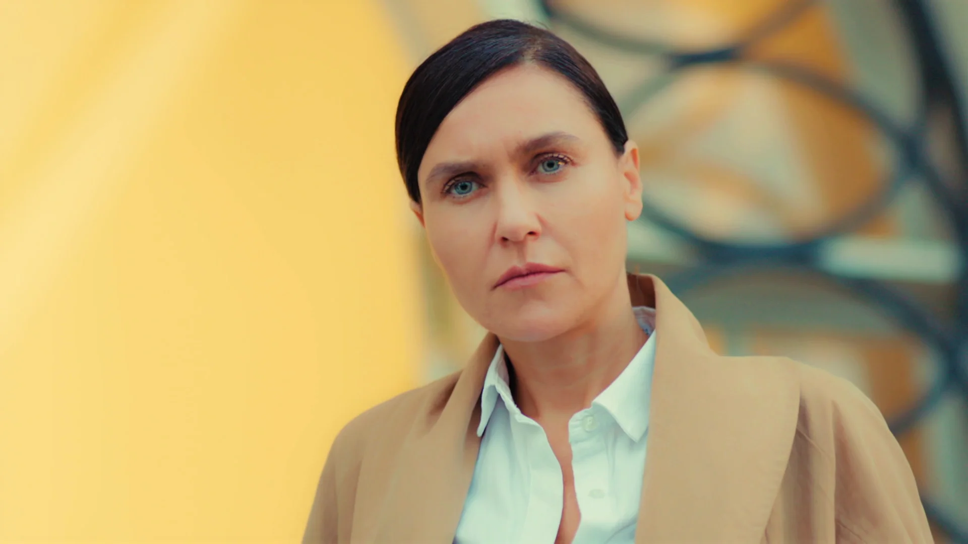 Ender vuelve a la mansión Argun y la policía se lleva a Şahika detenida: “¡Esa mujer intentó matarme! Ender vuelve a la mansión Argun y la policía se lleva a Şahika detenida: “¡Esa mujer intentó matarme!
