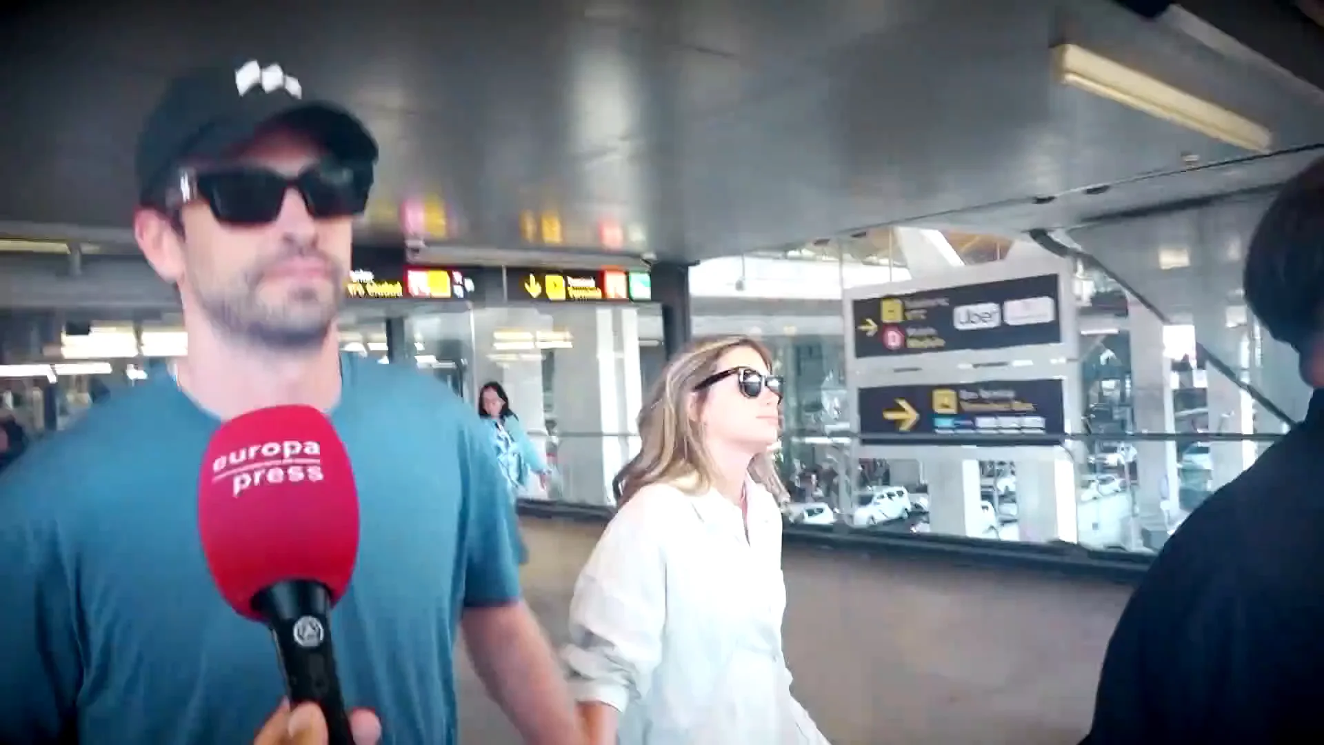 Gerard Piqué vuelve de mal humor de sus vacaciones y protagoniza un nuevo encontronazo con la prensa