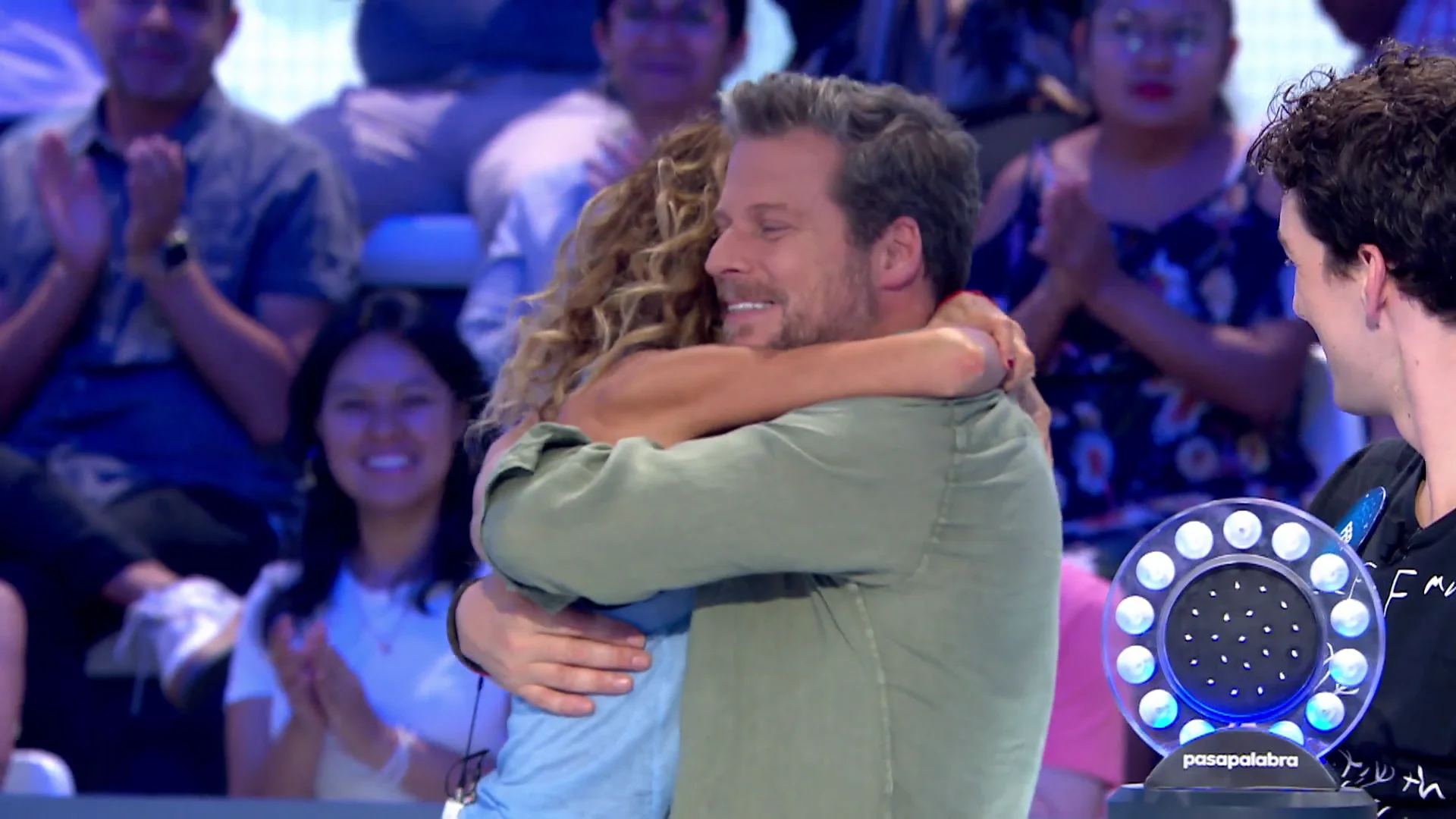 &iexcl;Emotivo! El regalo de Jota Abril a Lara Dibildos tras coronarse en &lsquo;La Pista&rsquo; 