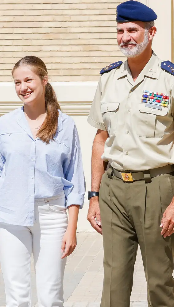 El rey Felipe VI acompaña a su hija Leonor a la Academia Militar