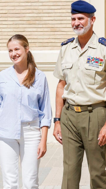 El rey Felipe VI acompaña a su hija Leonor a la Academia Militar