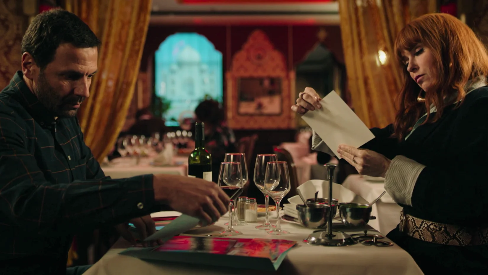 ¡Morgane y Karadec tienen una cita!: De cena romántica a cena de trabajo ¡Morgane y Karadec tienen una cita!: De cena romántica a cena de trabajo