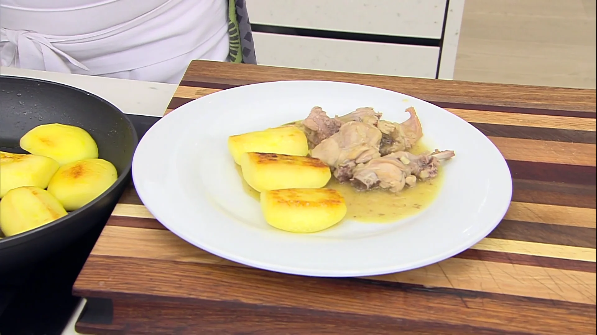 Receta de conejo al romero con manzanas, de Arguiñano: presencia, calidad y sabor a buen precio Receta de conejo al romero con manzanas, de Arguiñano: presencia, calidad y sabor a buen precio