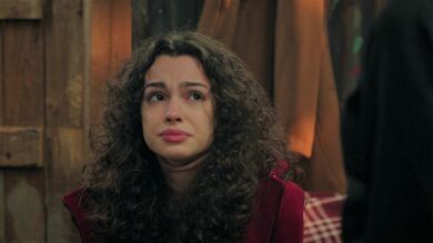 Esta noche en ‘Hermanos’: Asiye le confiesa a Sevgi que ha aceptado el dinero de Şevval