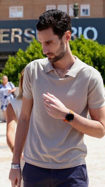 Sergio Rico, a la salida del hospital