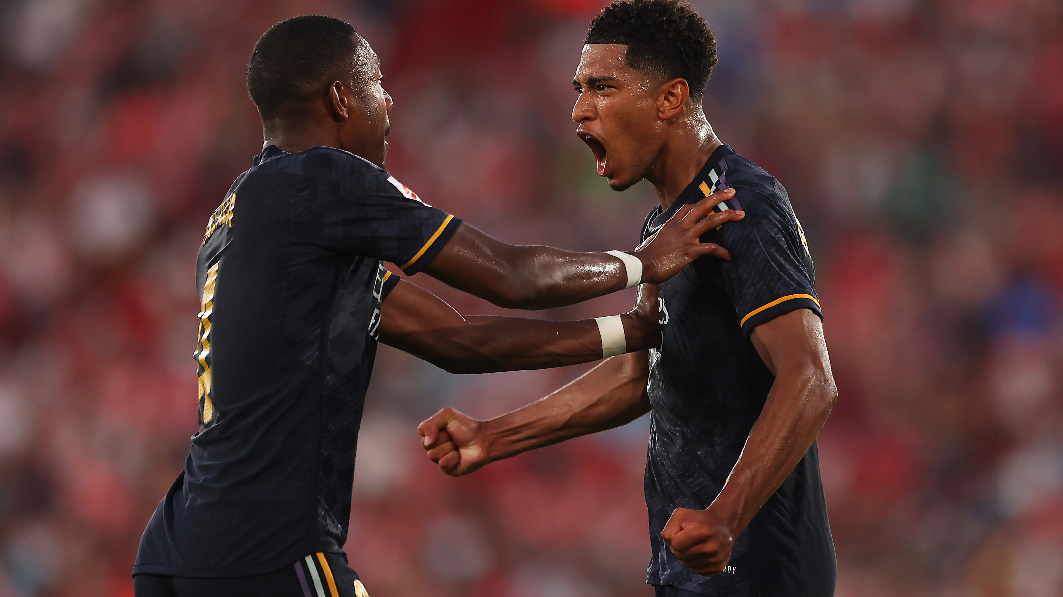 Bellingham y Alaba celebran un tanto del inglés ante el Almería Bellingham y Alaba celebran un tanto del inglés ante el Almería