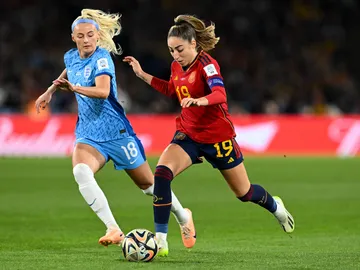 Olga Carmona con el balón ante Inglaterra en la final del Mundial Olga Carmona con el balón ante Inglaterra en la final del Mundial