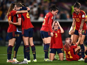 Las jugadoras españolas celebran el título Mundial tras ganar a Inglaterra