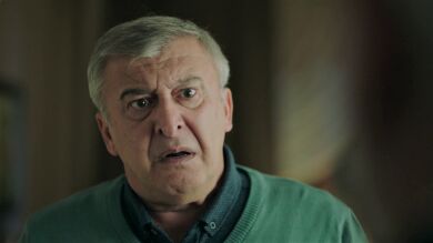 Metin descubre la verdad sobre Görkem y echa a Merdan de casa… ¡Él mató a su padre y quiso brindarle una nueva familia!