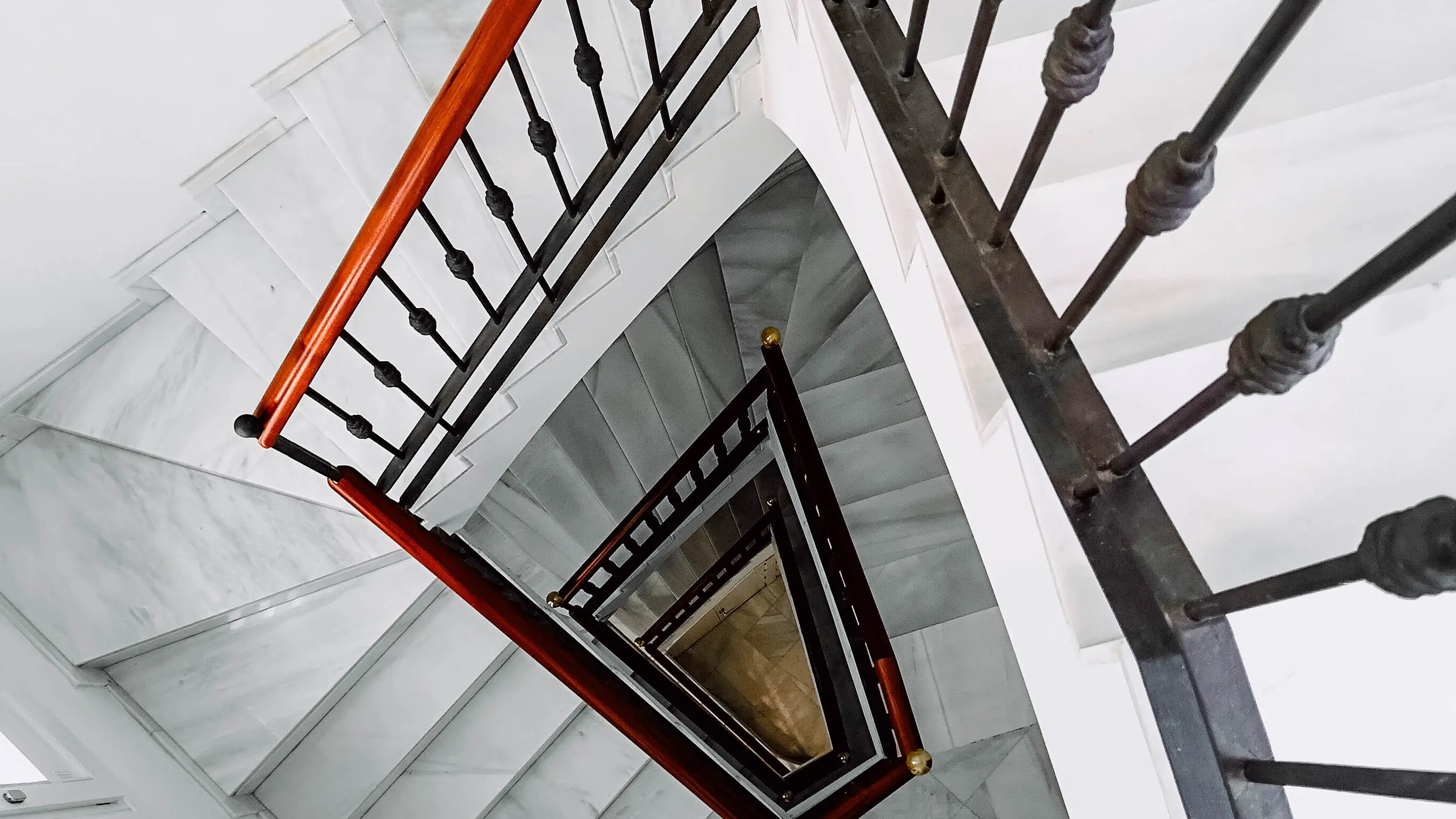 La escalera de un edificio