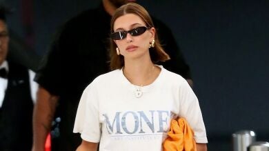 El look de Hailey Baldwin que querrás copiar por comodísimo: Camiseta ancha y short deportivo