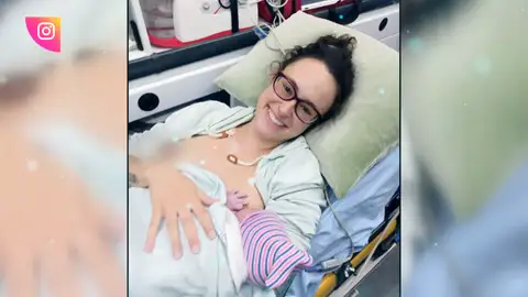 Da a luz en casa y siguiendo indicaciones por videollamada: "Siempre bromeaba con algo así, y ves que es de verdad y te asustas" Da a luz en casa y siguiendo indicaciones por videollamada: "Siempre bromeaba con algo así, y ves que es de verdad y te asustas"