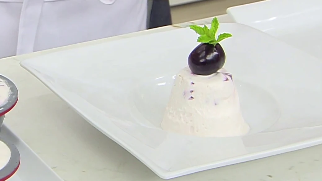 Semifrío de cerezas, un postre casero y fácil de Arguiñano “con el que vais a impresionar” Semifrío de cerezas, un postre casero y fácil de Arguiñano “con el que vais a impresionar”