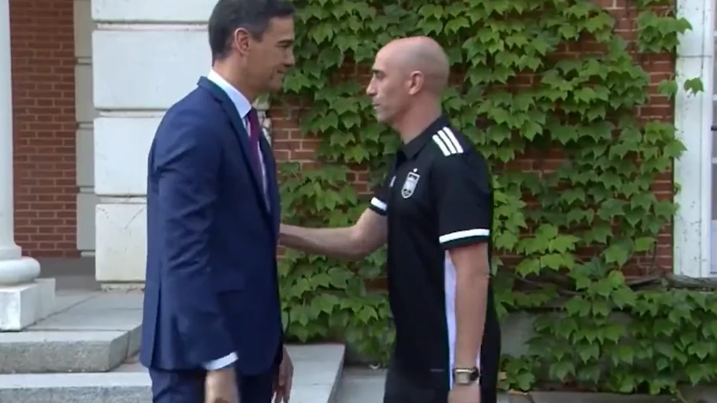 Gélido saludo de Sánchez y Rubiales Gélido saludo de Sánchez y Rubiales
