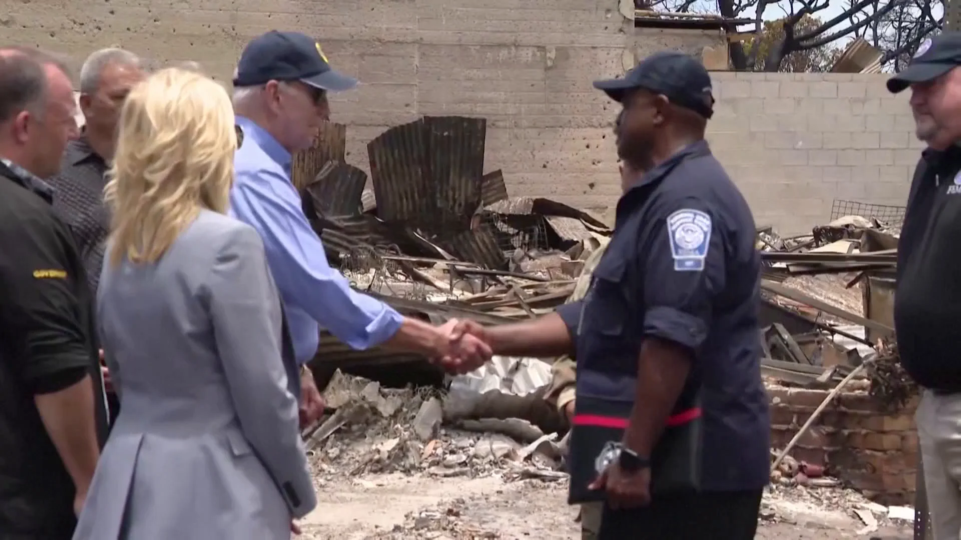 Biden vivita Hawai tras los debastadores incendios