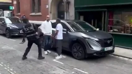 Multa a Guardiola y después le pide una foto: "¡Tienes que pagar por ella!" Multa a Guardiola y después le pide una foto: "¡Tienes que pagar por ella!"
