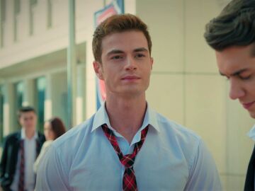 Berk vuelve a encararse con Tolga: &ldquo;Le cont&eacute; a tu padre que trabajabas en el club para darte una lecci&oacute;n&rdquo;