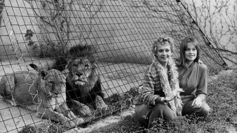 Tippi Hedren y Melanie Griffith en el zoo de Londres Tippi Hedren y Melanie Griffith en el zoo de Londres