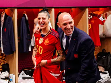 Jenni Hermoso y Rubiales en el vestuario tras la final Jenni Hermoso y Rubiales en el vestuario tras la final