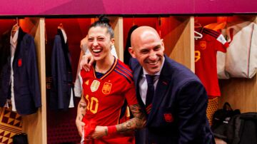 Jenni Hermoso y Rubiales en el vestuario tras la final Jenni Hermoso y Rubiales en el vestuario tras la final