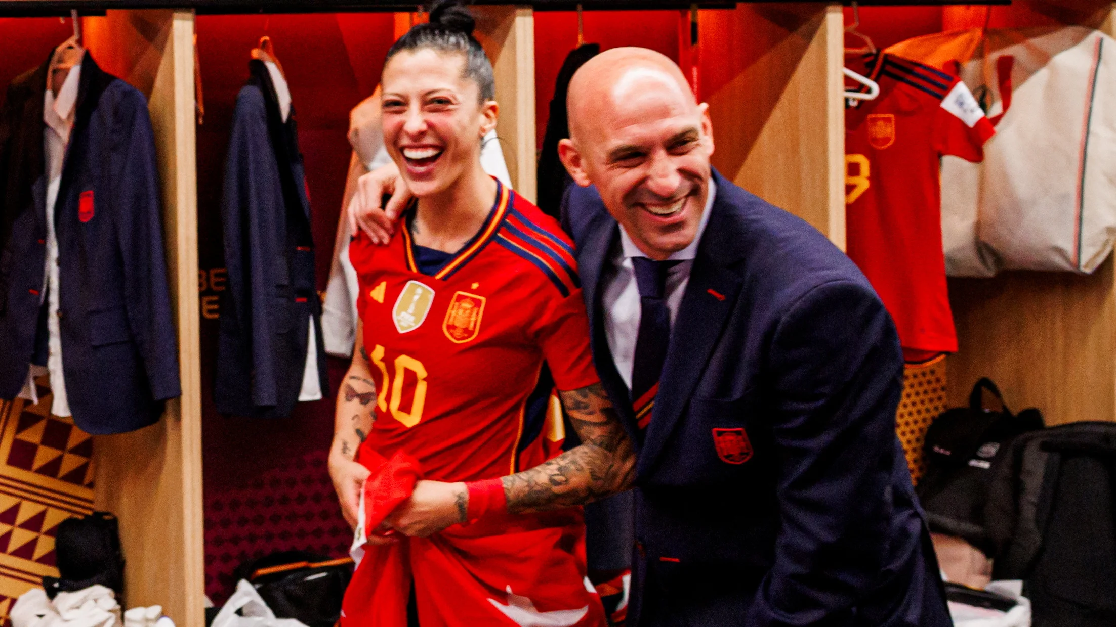 Jenni Hermoso y Rubiales en el vestuario tras la final Jenni Hermoso y Rubiales en el vestuario tras la final