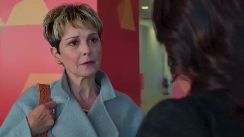 La madre de Francesco le confiesa a Violeta que lleva toda la vida mintiéndole a su hijo La madre de Francesco le confiesa a Violeta que lleva toda la vida mintiéndole a su hijo