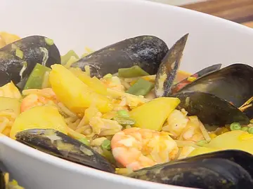 Cazuela de merluza y marisco, una receta muy completa de Karlos Arguiñano Cazuela de merluza y marisco, una receta muy completa de Karlos Arguiñano