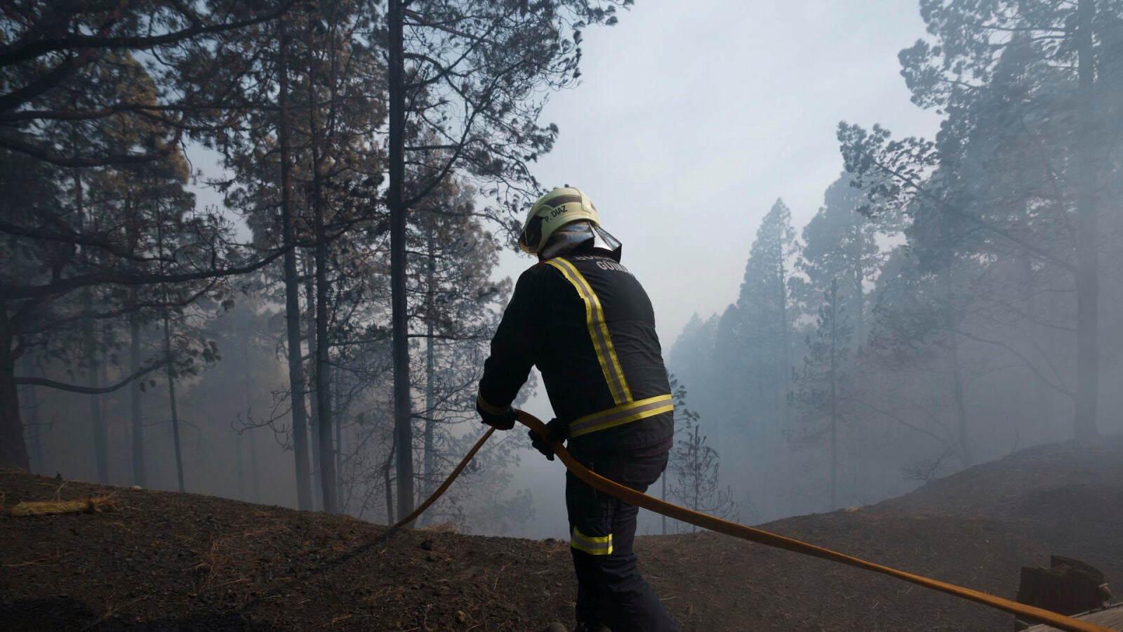 Más de 8.300 personas vuelven a sus casas en Tenerife y el incendio se ralentiza