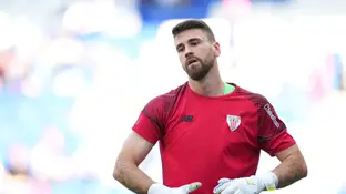 Unai Simón durante un calentamiento Unai Simón durante un calentamiento