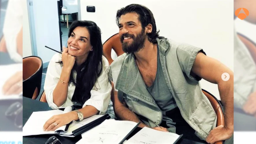 &iexcl;Nos colamos en el rodaje! As&iacute; de bien se lo pasaron Can Yaman y Francesca Chillemi grabando &lsquo;Violeta como el mar&rsquo;