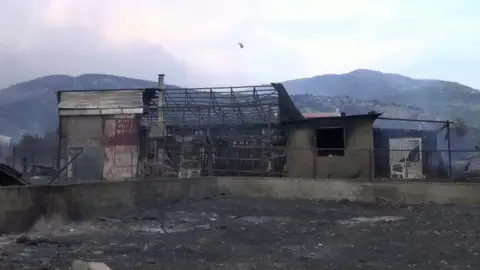 Casas calcinadas por los incendios en Grecia