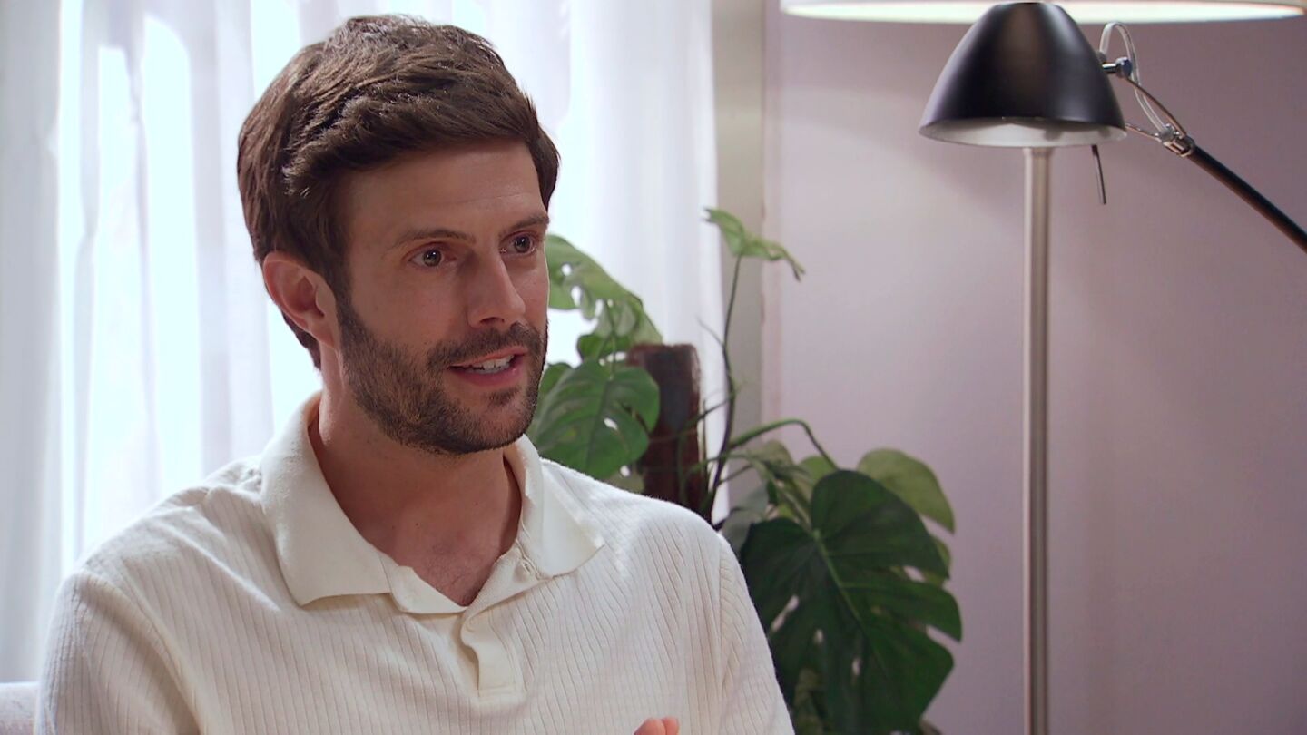 Román, emocionado por la generosidad de Lola: “No me digas que has intentado recuperar el collar por tu cuenta” 