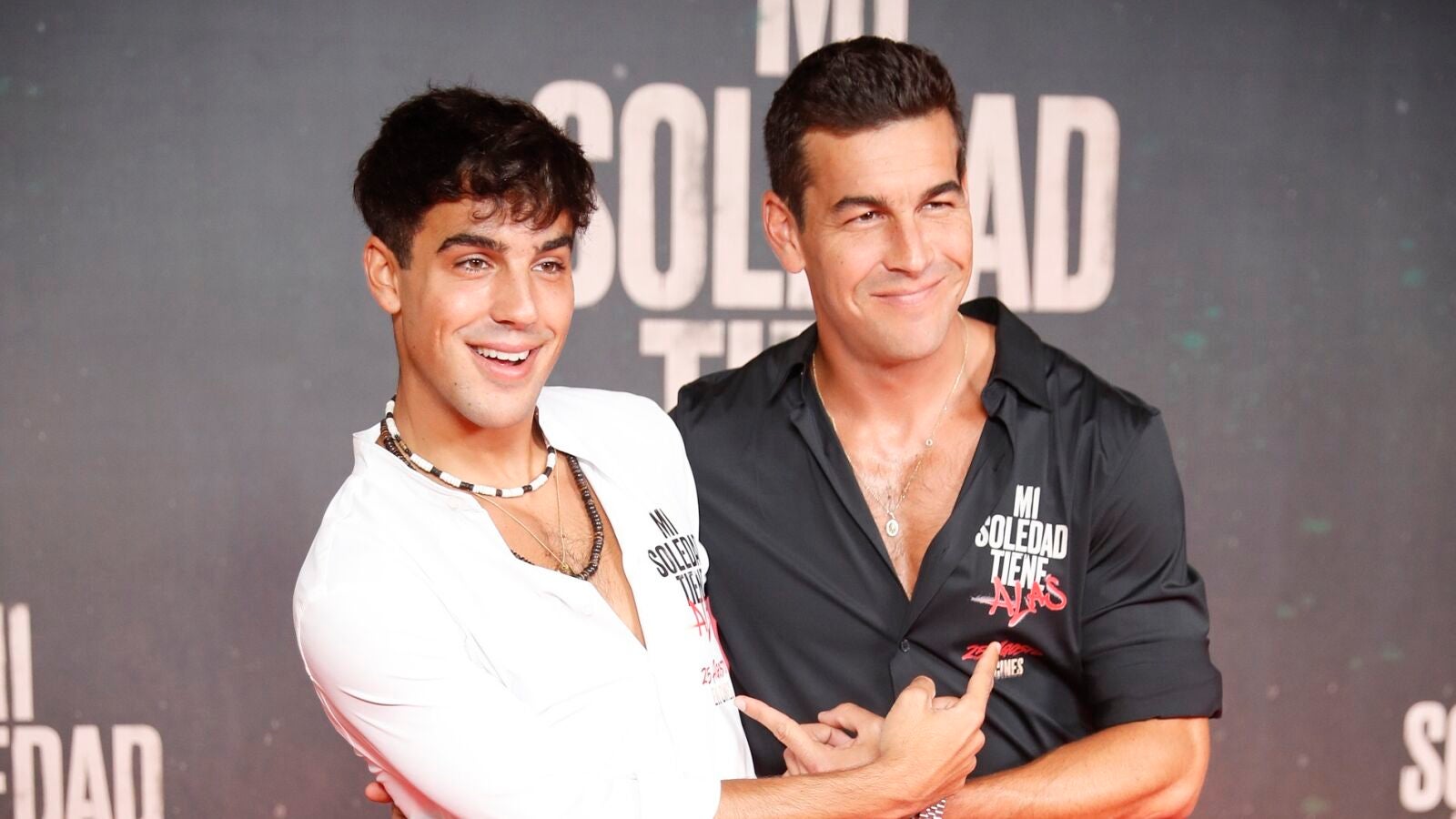 El baile insoportablemente sexy de Mario y Óscar Casas con el que tienen una 'propuesta indecente' para ti