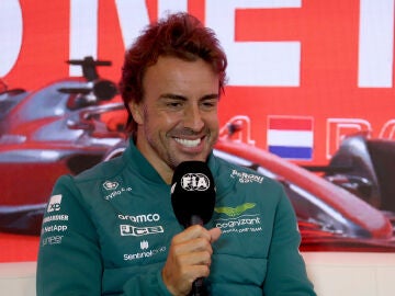 Fernando Alonso, pìloto de Aston Martin, durante la rueda de prensa