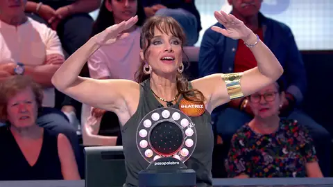 El arrebato de Beatriz Rico imitando a Shakira con su estribillo contra Piqué El arrebato de Beatriz Rico imitando a Shakira con su estribillo contra Piqué