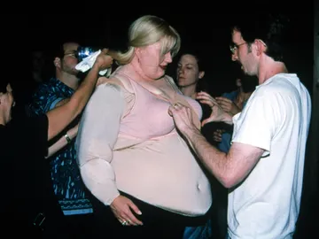 Gwyneth Paltrow poniéndose el 'fat suit' de 'Amor ciego' Gwyneth Paltrow poniéndose el 'fat suit' de 'Amor ciego'