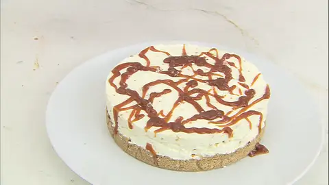 ¡El postre estrella del verano! Tarta fría de queso y caramelo de Eva Arguiñano ¡El postre estrella del verano! Tarta fría de queso y caramelo de Eva Arguiñano