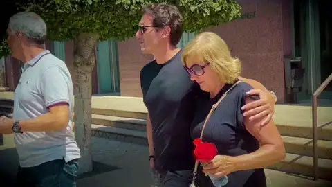 Carla Cotterli, la gran ausencia en el velatorio del padre de Albert Rivera: ¿Dónde está la joven? Carla Cotterli, la gran ausencia en el velatorio del padre de Albert Rivera: ¿Dónde está la joven?