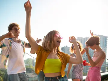 Jóvenes bailando Jóvenes bailando