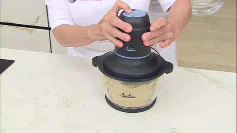 Trituramos todos los ingredientes Trituramos todos los ingredientes