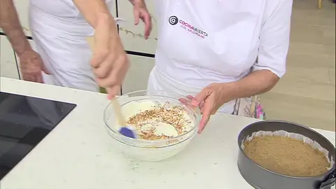 Añadimos la almendra tostada y mezclamos bien Añadimos la almendra tostada y mezclamos bien