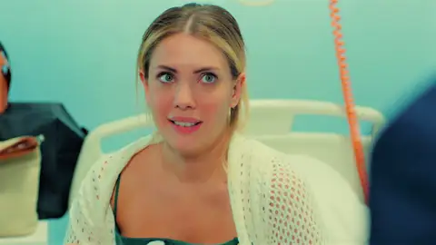 ¡Kaya vuelve a salvar a Yildiz! El abogado paga su estancia en el hospital y ella y su bebé pueden volver a casa ¡Kaya vuelve a salvar a Yildiz! El abogado paga su estancia en el hospital y ella y su bebé pueden volver a casa